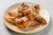 Homemade Garlic Knots ( 6 Pcs )