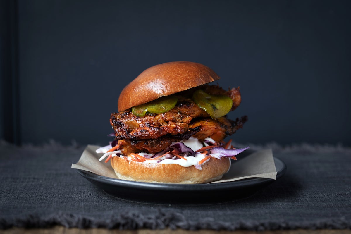 Smoked chicken thigh bun