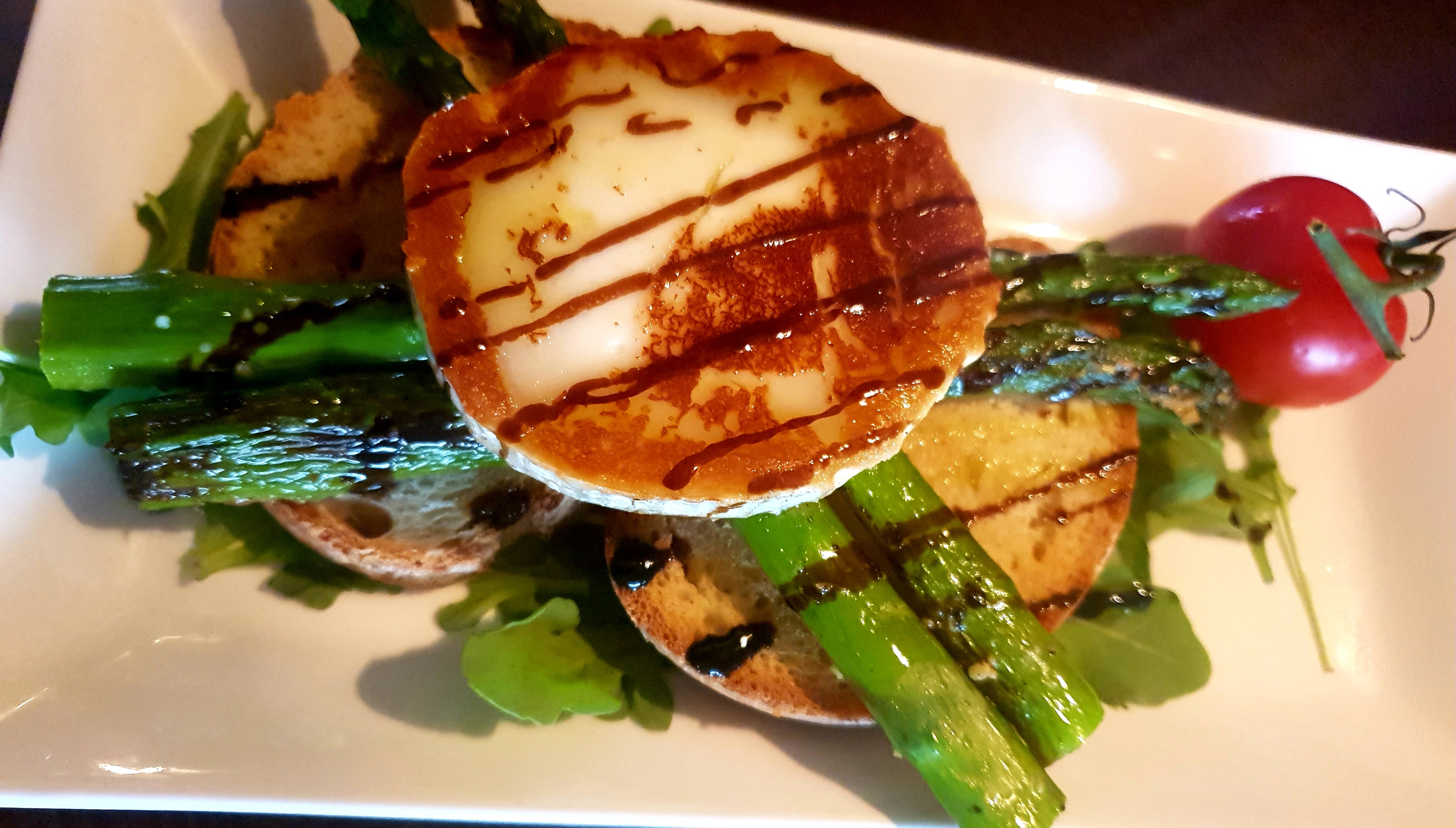 Asparagi Grigliati e Formaggio di Capra