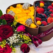 Fruit Lava Cake With Flower 
