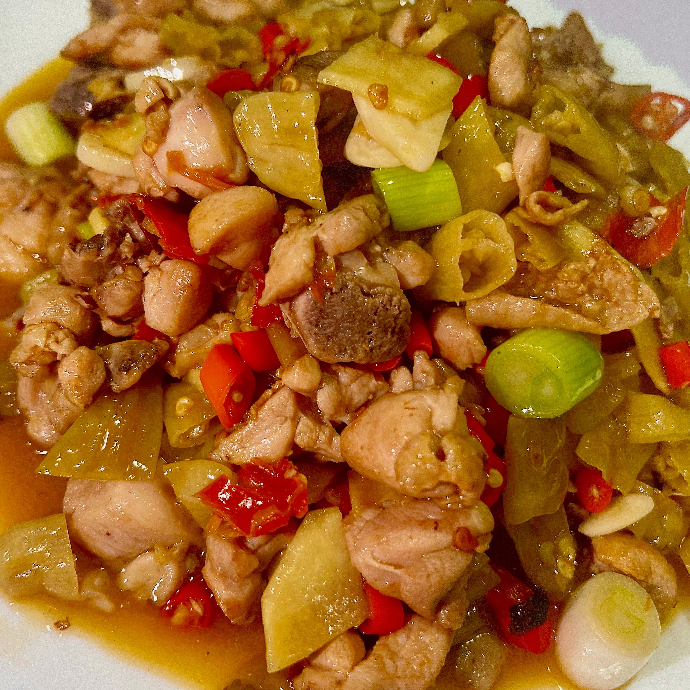 Sichuan-Style Stir-Fried Chicken with Pickled Peppers 自貢泡椒爆雞丁