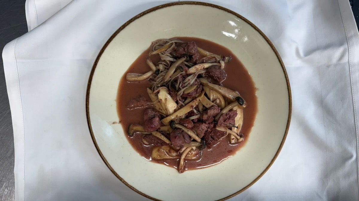 Fegatini di pollo e funghi saltati in padella con burro
