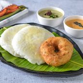 Thattu Idli With 1 Vada