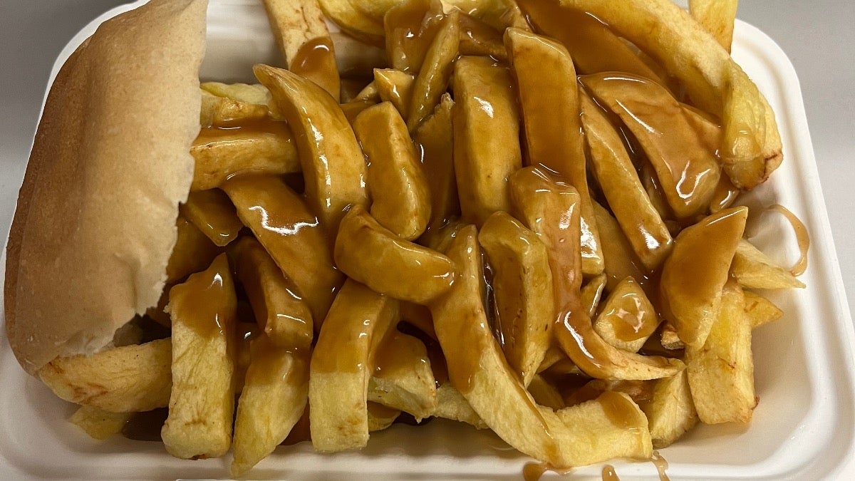 Large Gravy Chip Roll