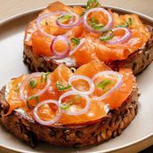 Smoked Salmon & Cream Cheese Crunch
