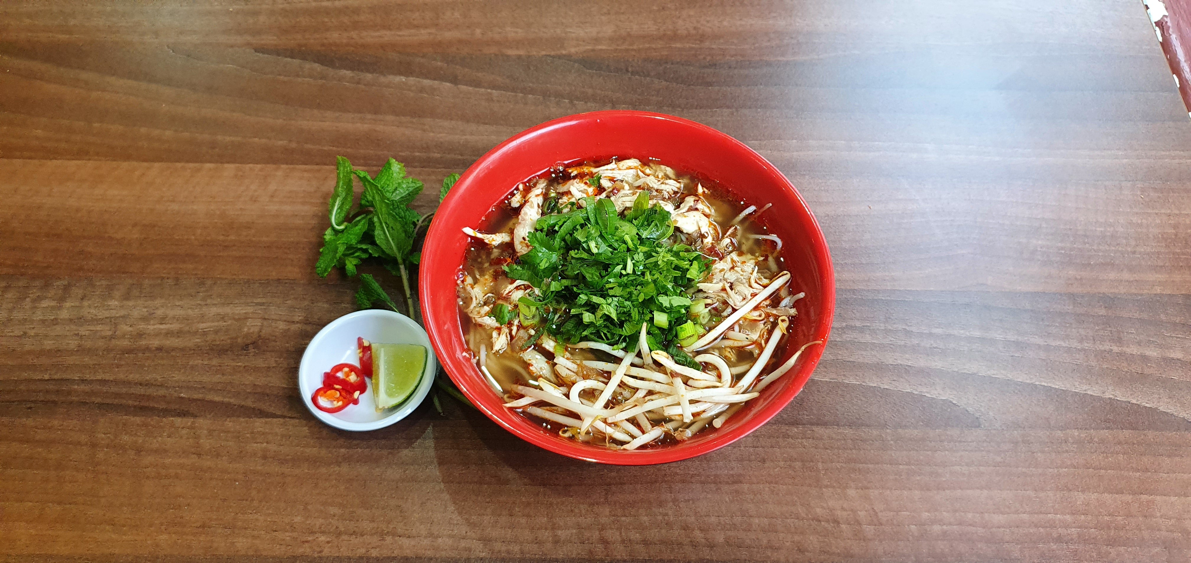 Chicken Spicy Noodle Soup  (Bun Bo Hue) ��