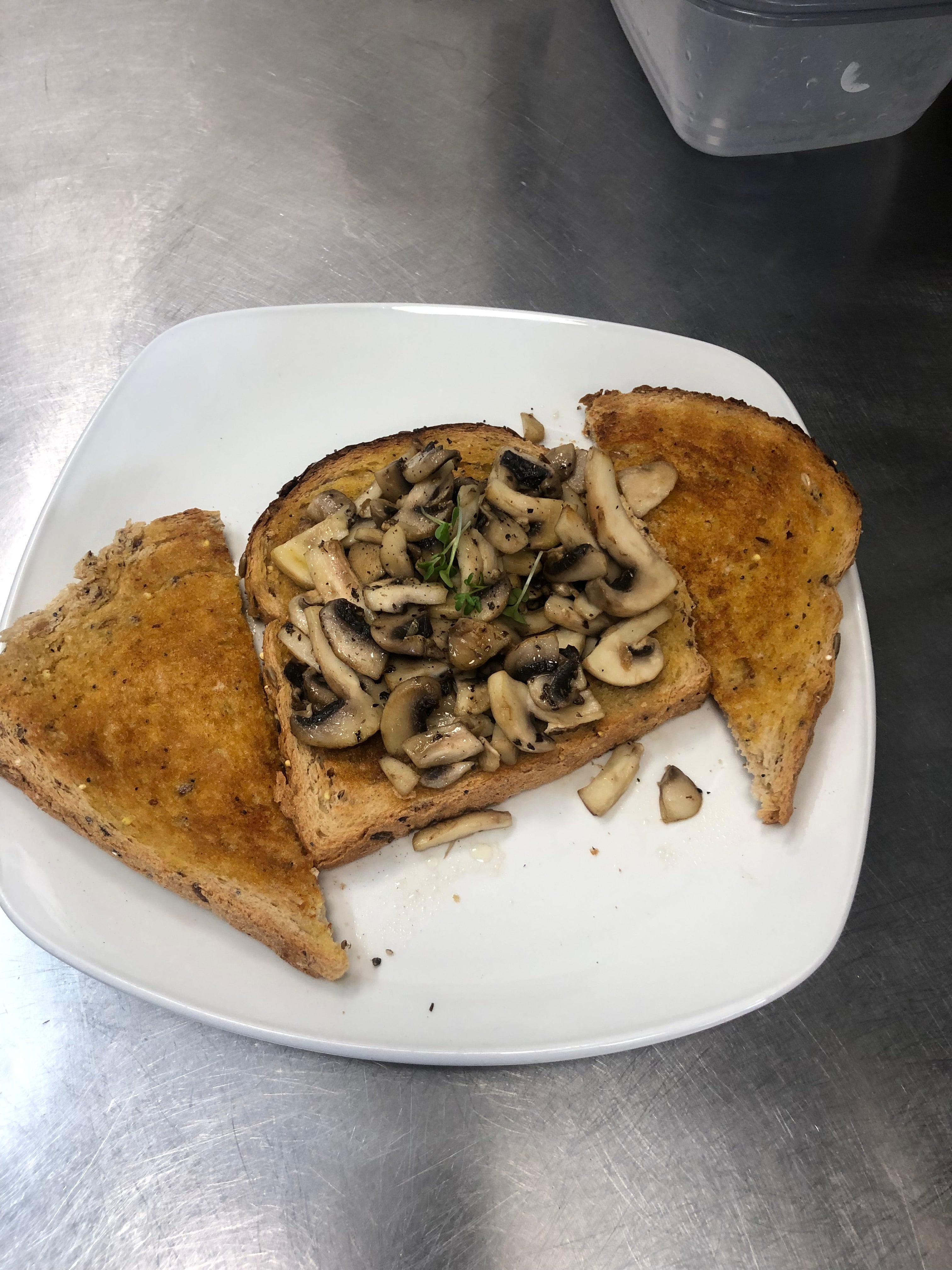 Mushrooms on toast