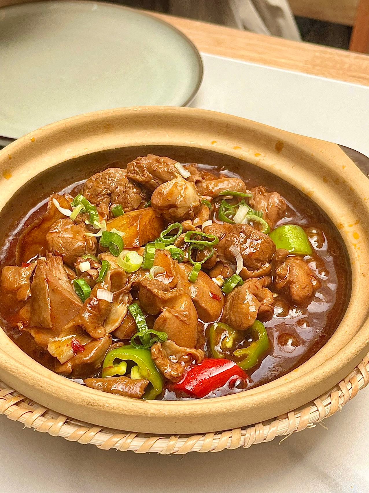 酱香黄焖鸡 Braised Chicken in Casserole
