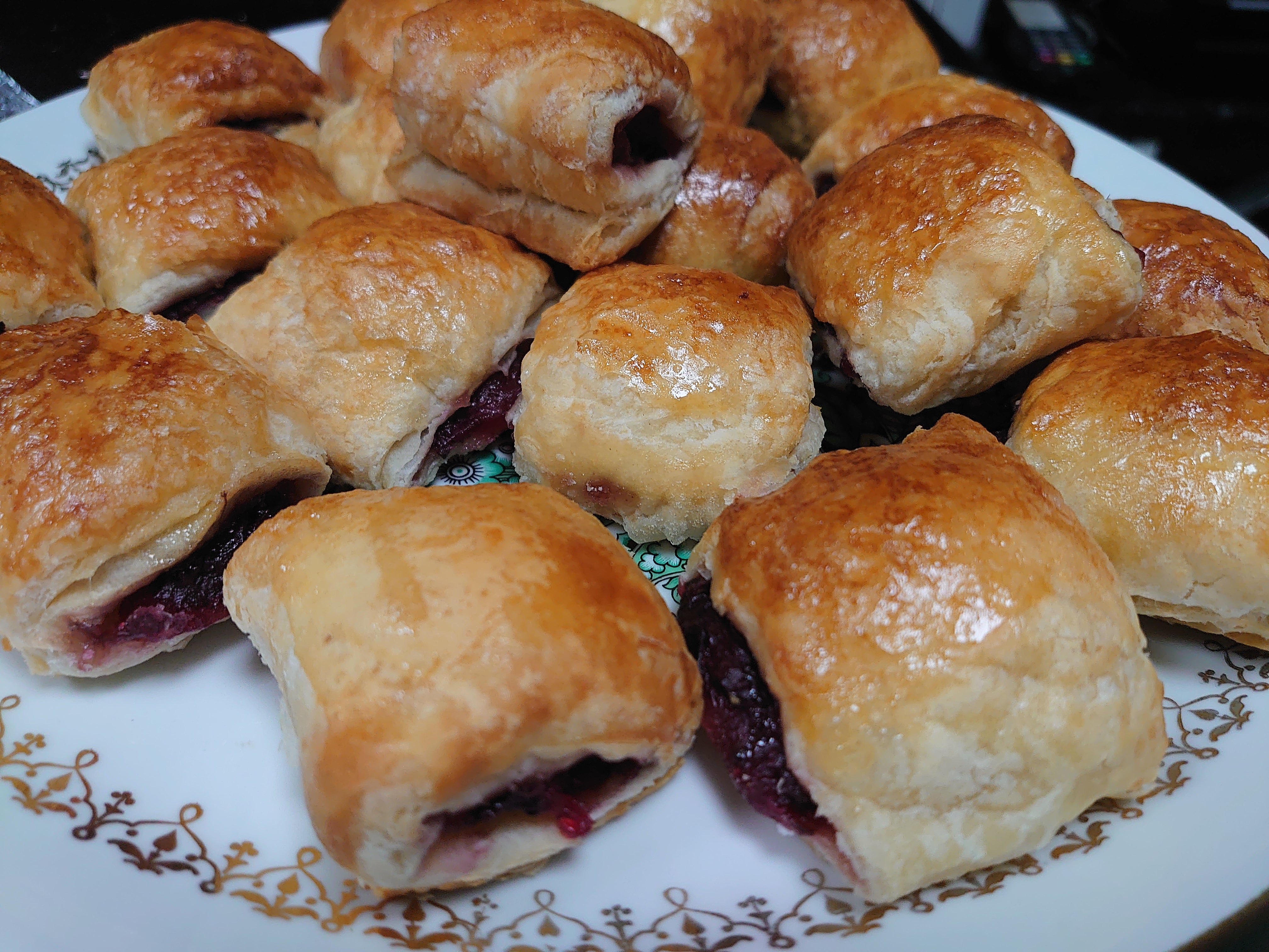 Jam Pastries-Lekváros Párnák-Pateuri cu Jem