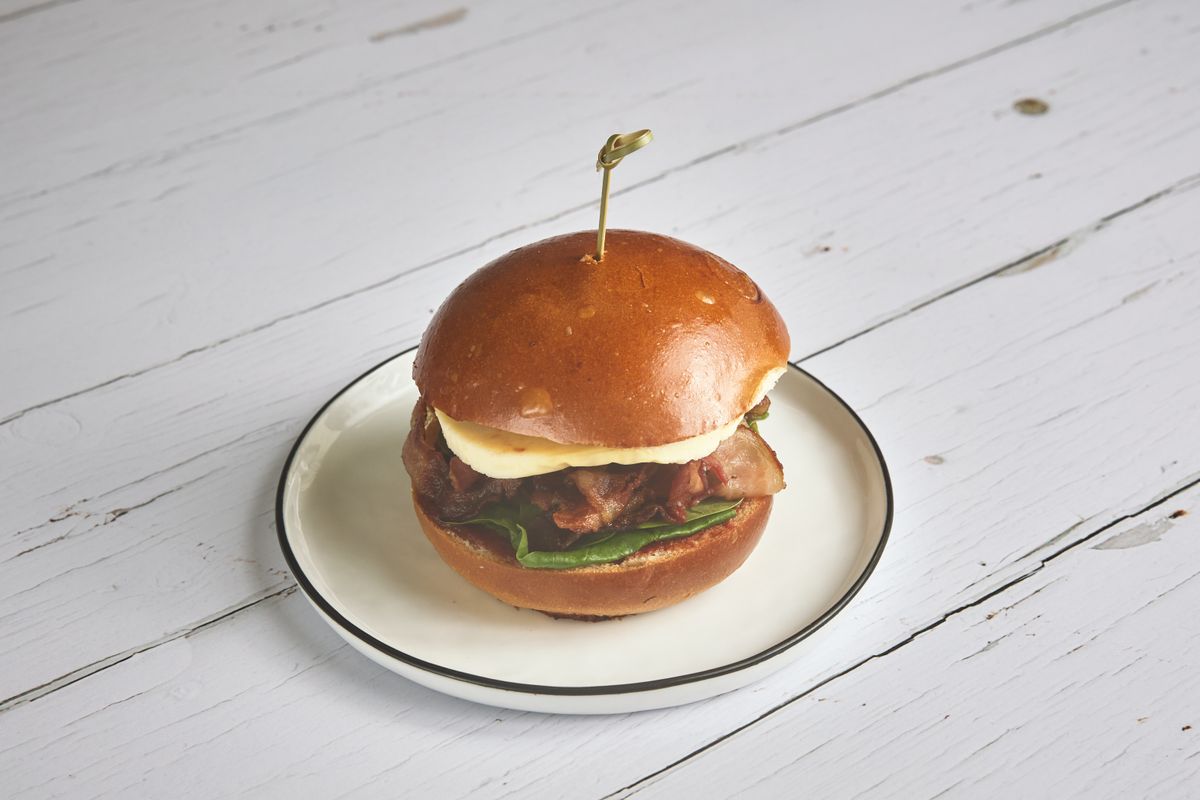 Bacon Breakfast Bun (HOT)
