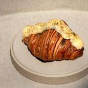 Zaatar And Cheese Croissant 