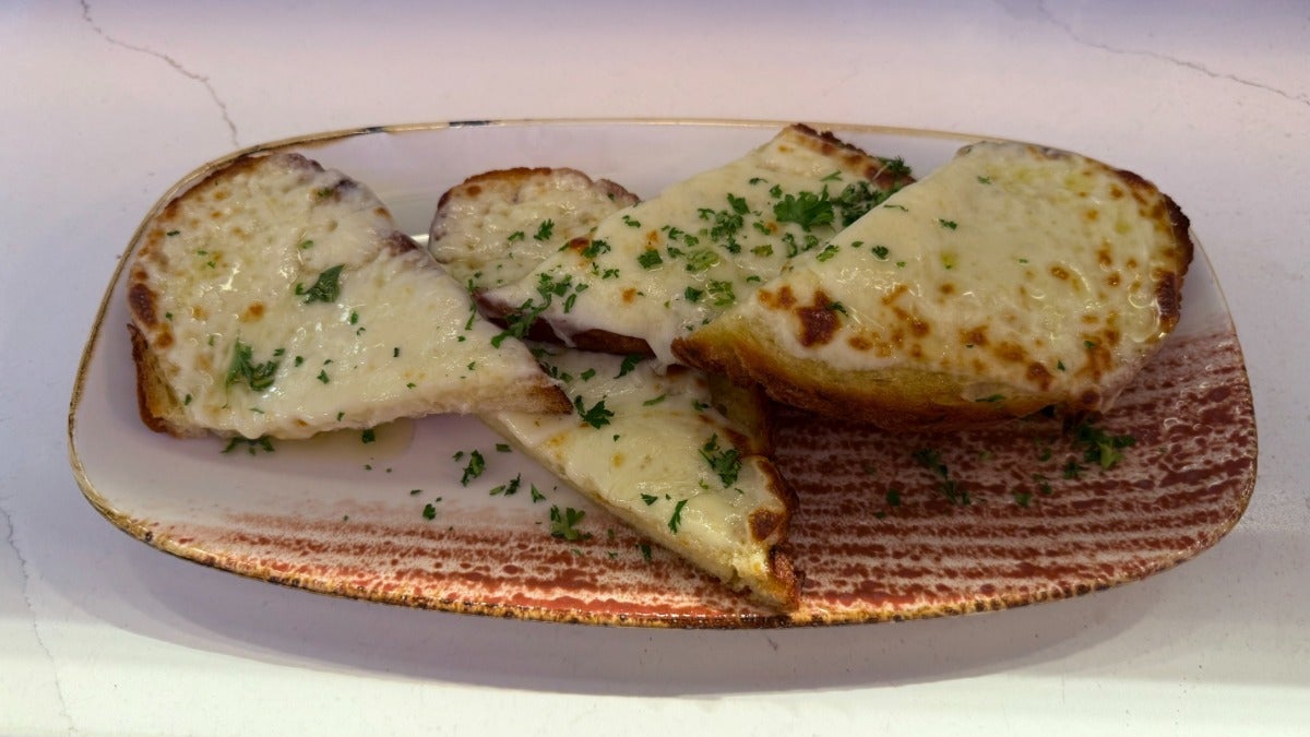 GARLIC BREAD & MOZZARELLA