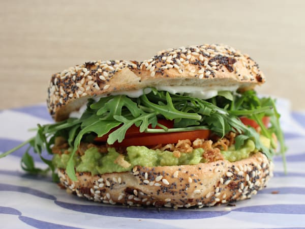 Style 10 (vegan)- Guacamole, Tomatoes, Crispy Onions, Vegan Mayo, & Wild rocket