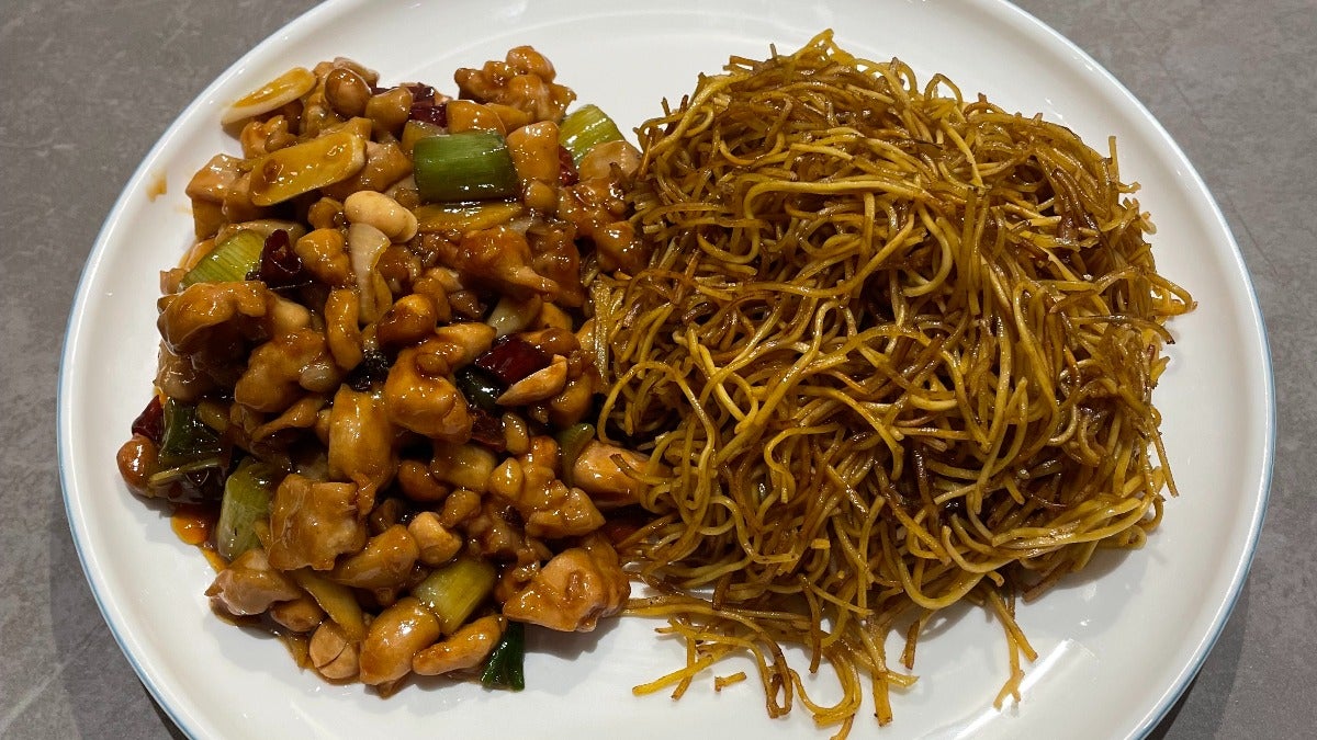 宫保鸡丁盖饭 / 面 Kung Pao Chicken with Rice or Noodle