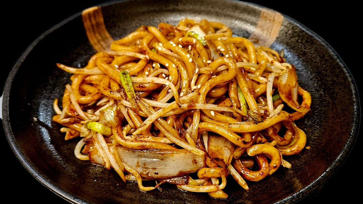 Beef Slices Chow Mein 肥牛炒麵