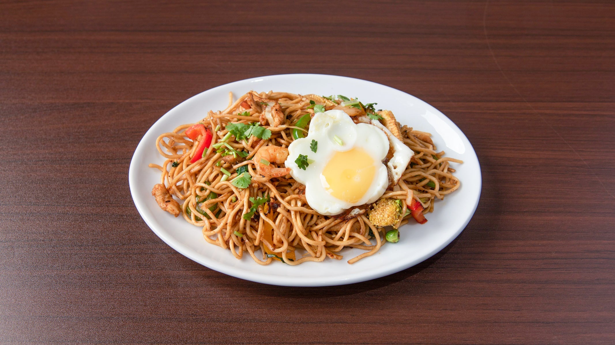 Mixed fried noodle (Chicken, egg & prawn)