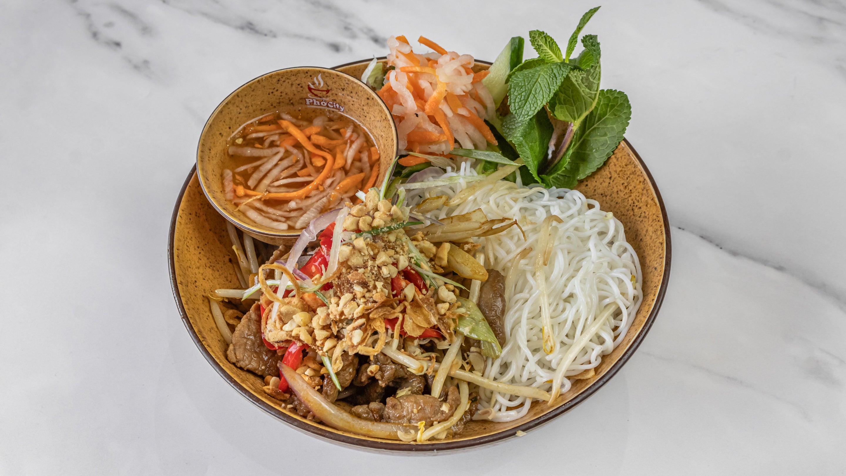 Stir Fried Lemongrass Beef Dry Noodle