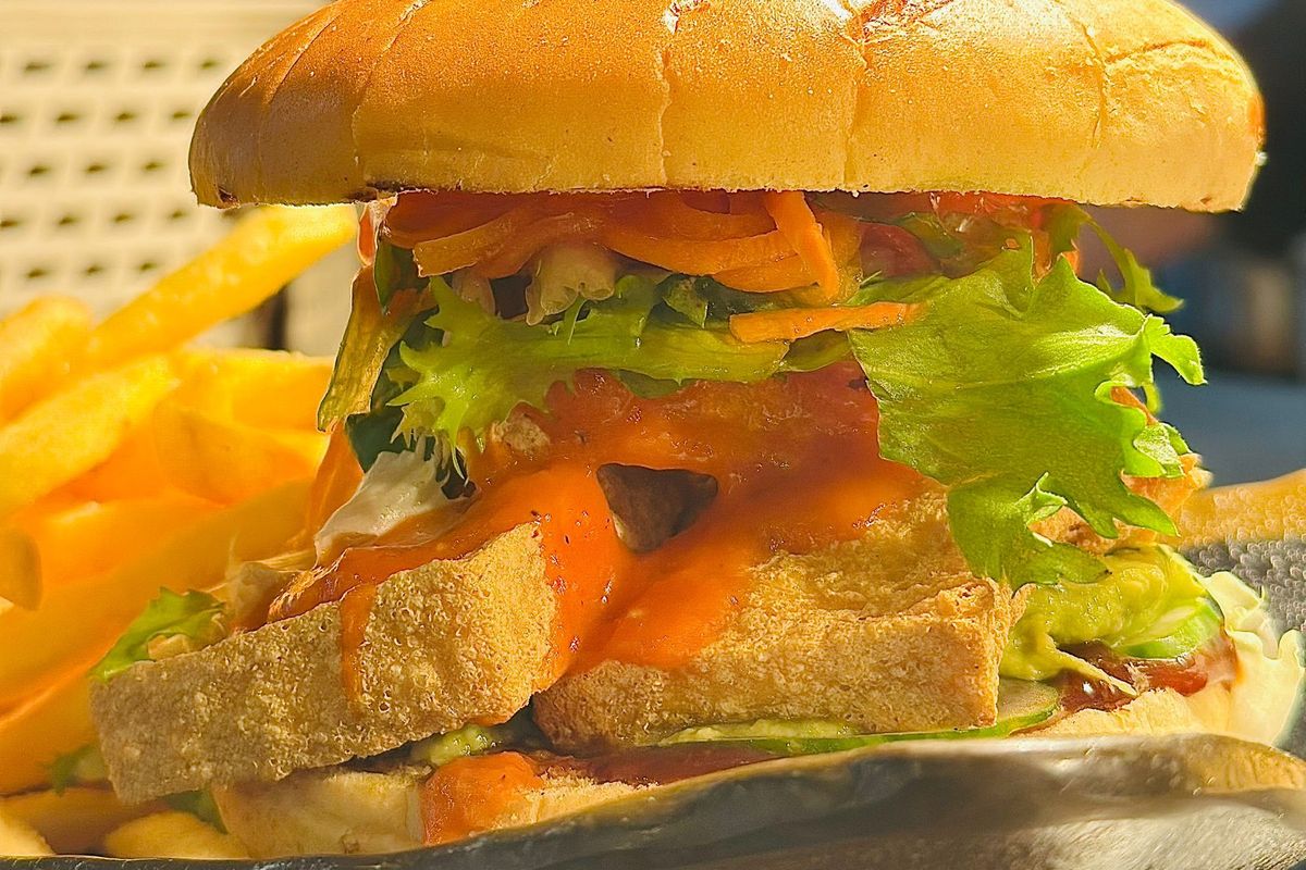 Veganese Tofu Burger (Vegan)