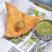 Samosa With Mint Chattni Sauce