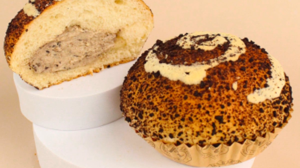 Crumble Oreo Cream Bun