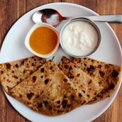 Aloo Paratha With Curd 