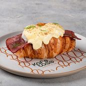 Croissant Benedict