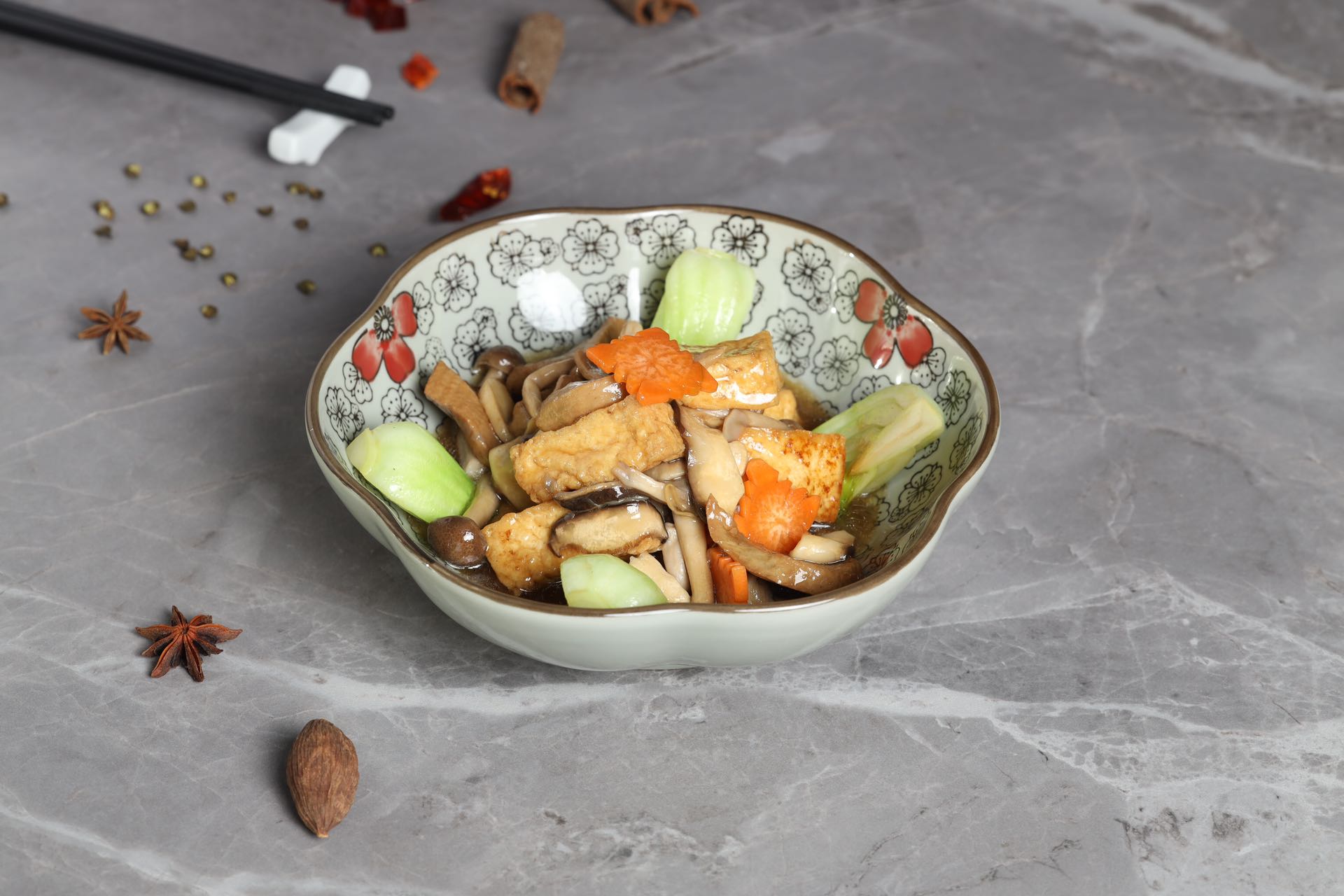 Braised homemade tofu with vegetarian chicken 素鸡烩豆腐