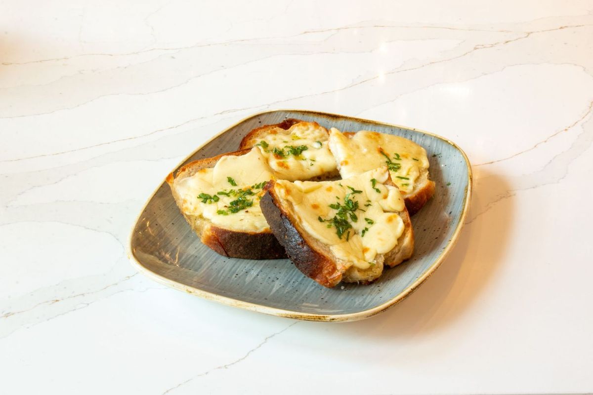 Garlic Bread & Mozzarella