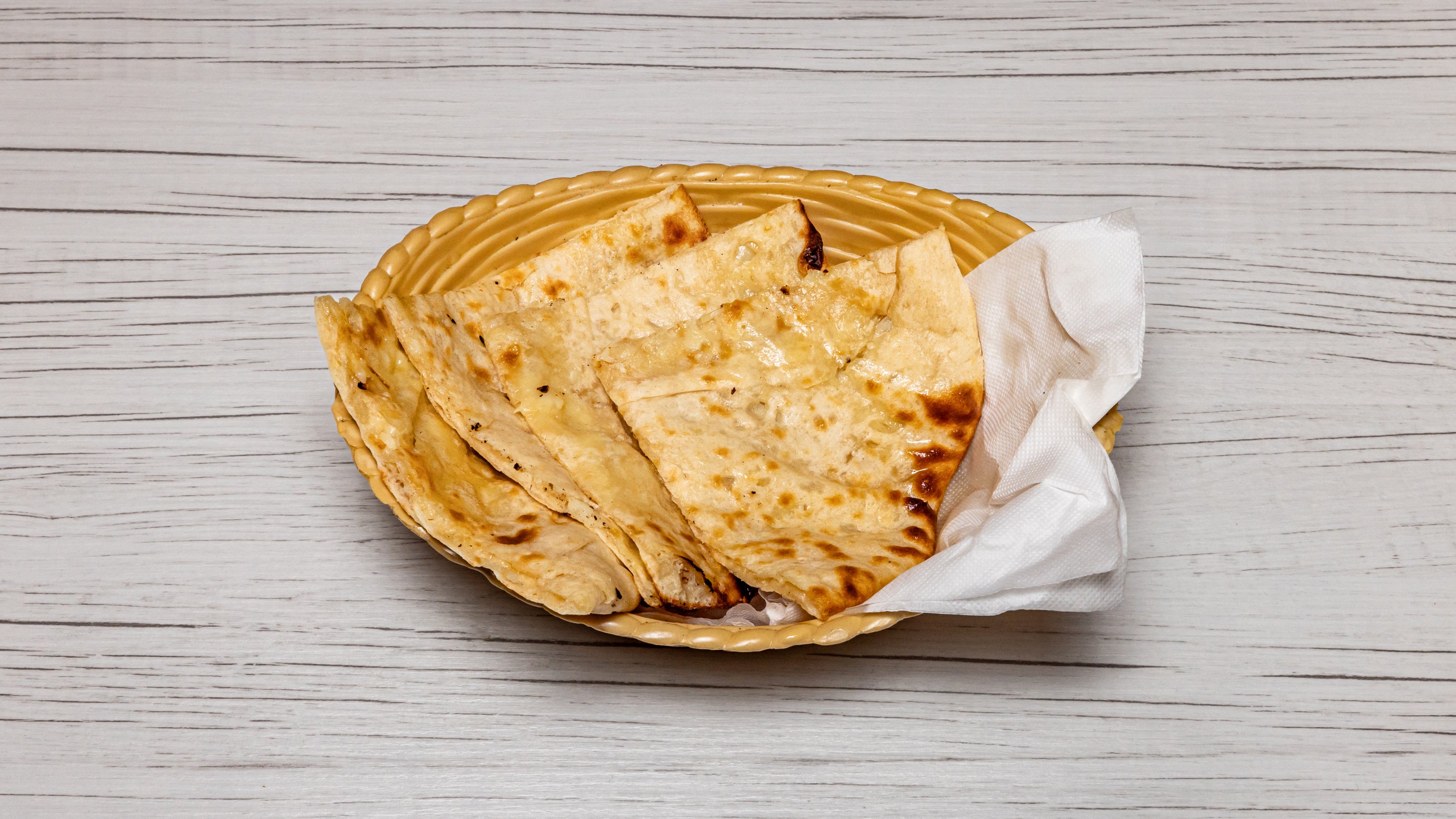 GARLIC & CHEESE NAAN