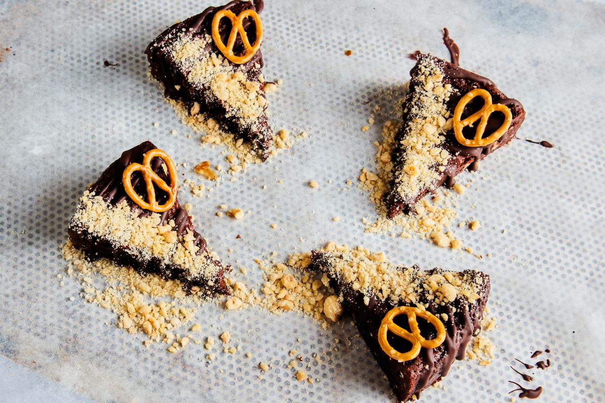 Vegan hazelnut brownie - slices