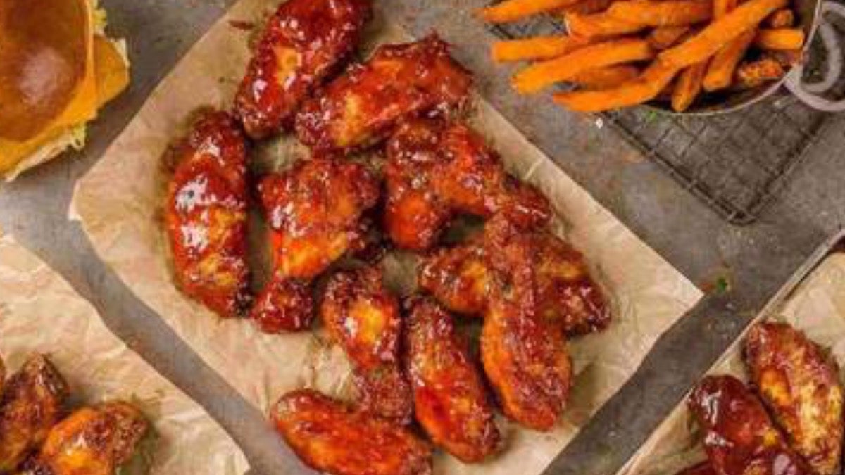 10 Wings BBQ or Spicy