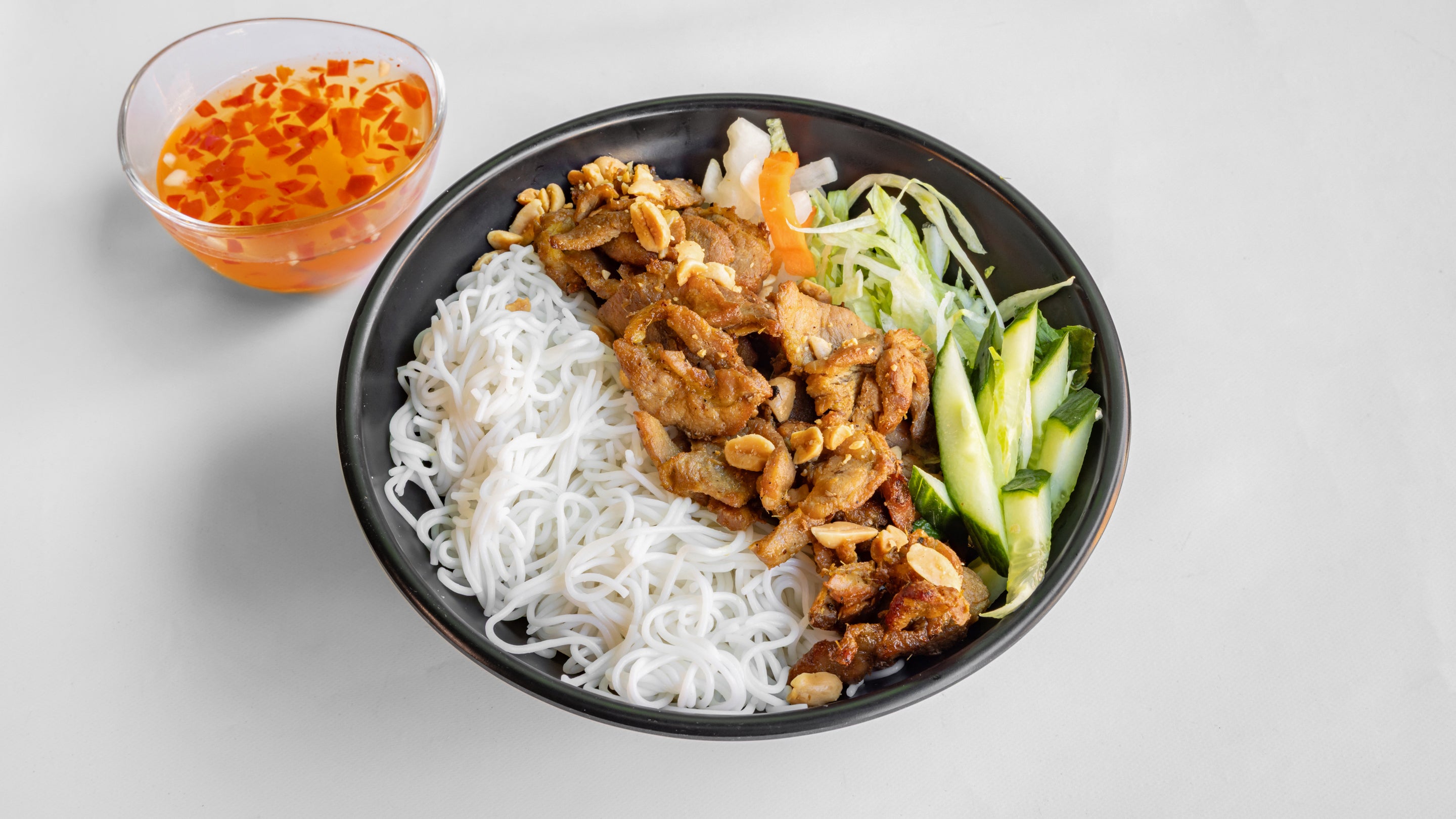 BBQ Pork Bowl (choose Rice or noodle) ( Thịt Nướng)