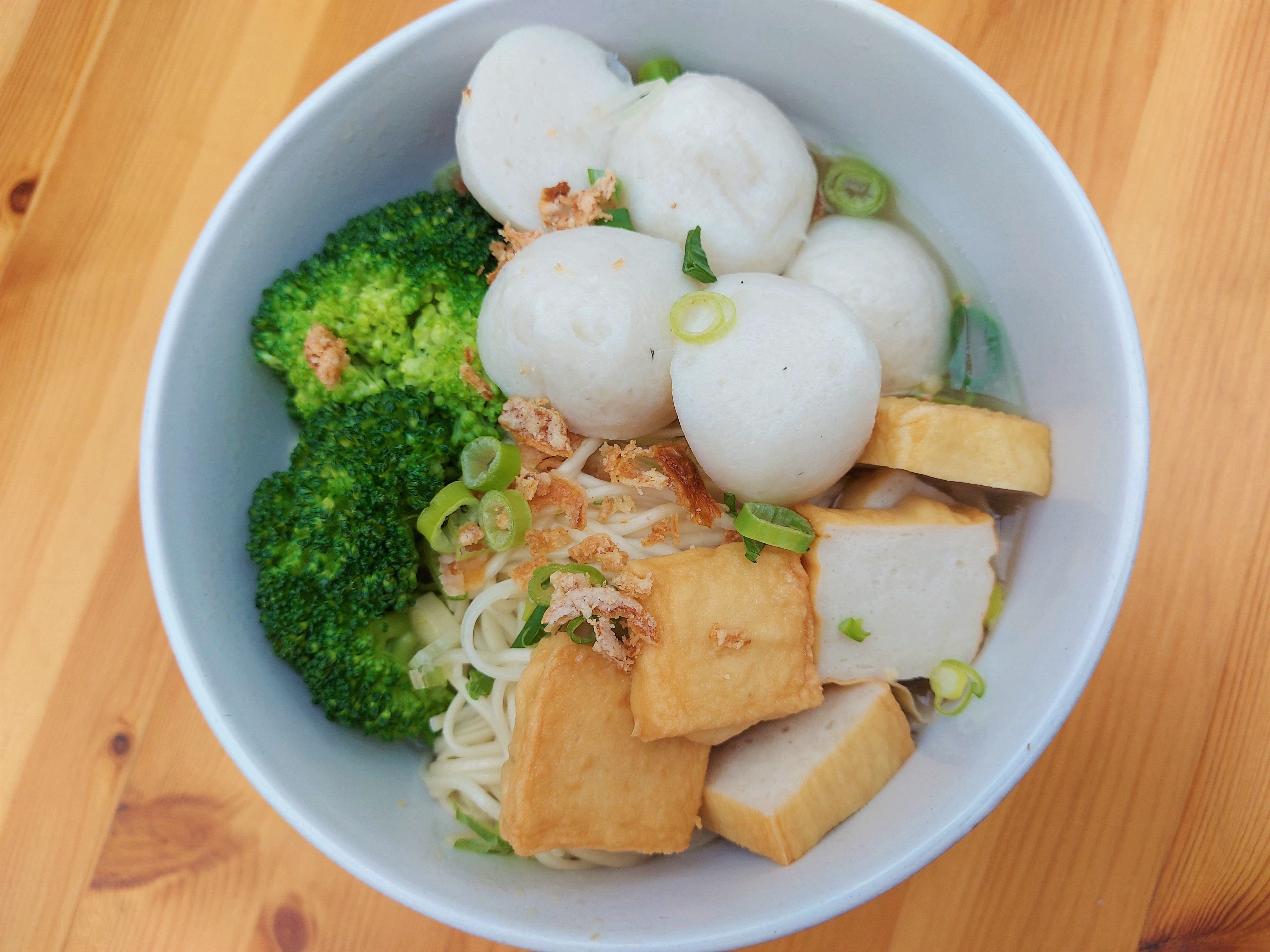 魚蛋湯粉 / 麵 Fish Ball Soup Noodle