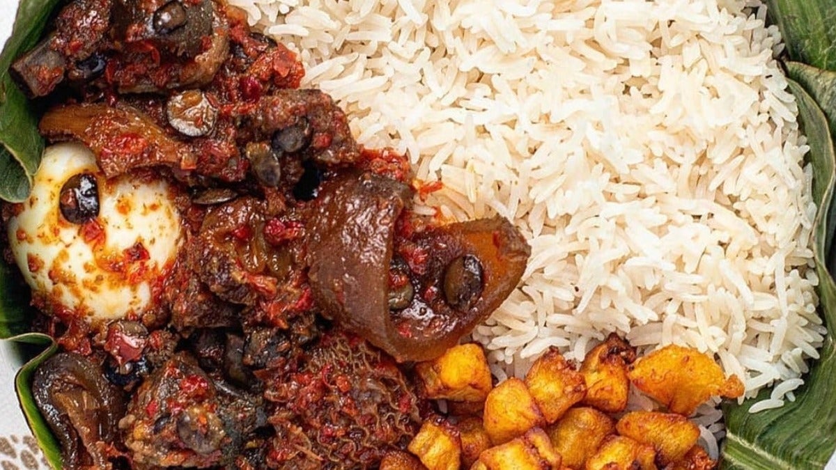 White Rice With Fried Plantain & Ayamase Stew (Green Pepper Sauce With Assorted Meat)