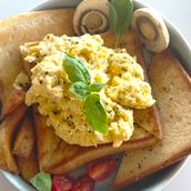 SCRUMBLE EGG TOAST