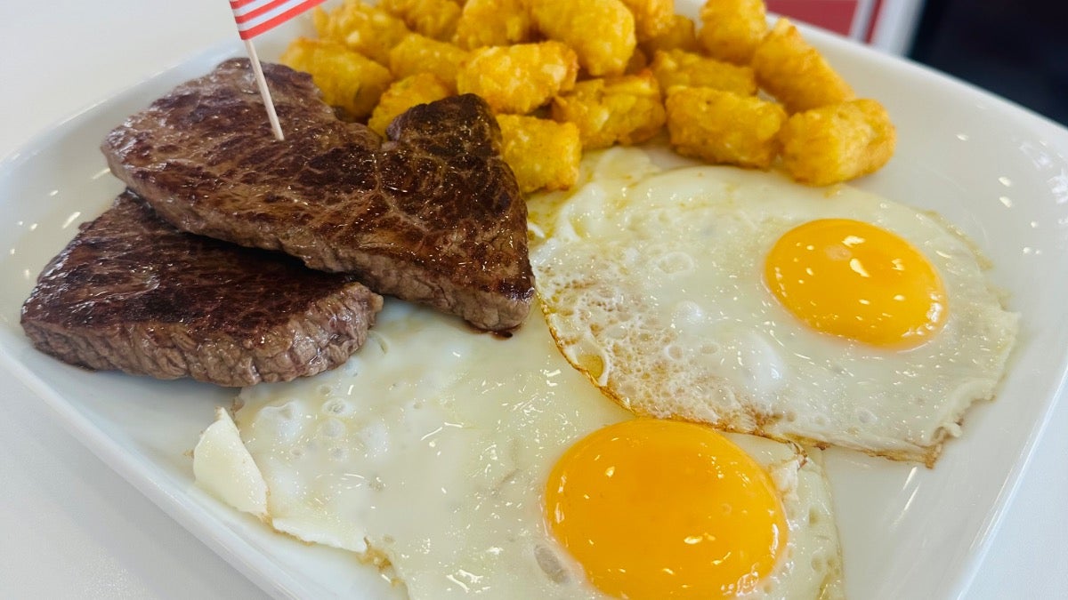 Minute steak, eggs & tater tots