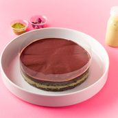 Pistachio Crunchy Chocolate Cake