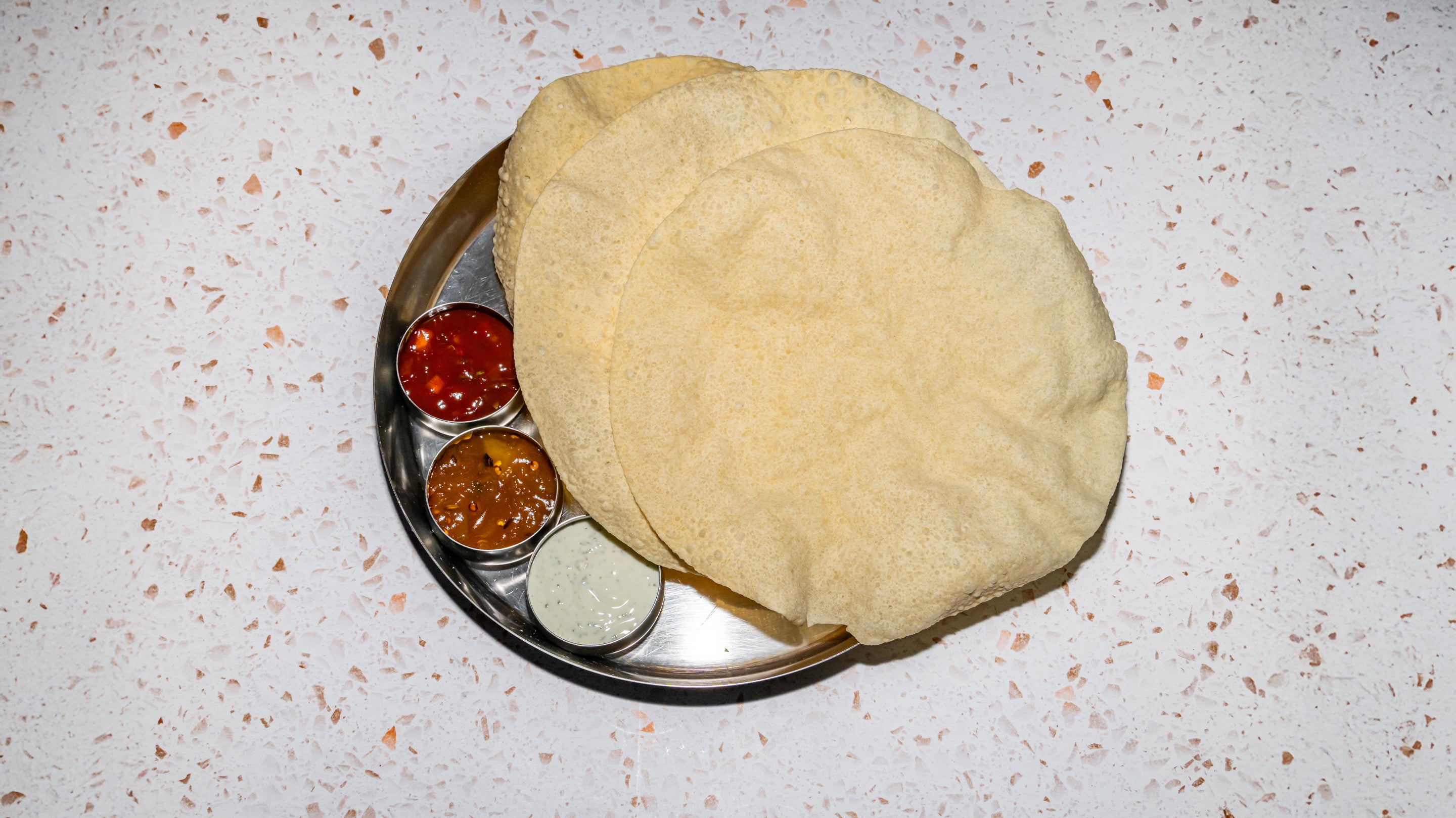 Poppadoms 3 pcs w/ chutneys (V)