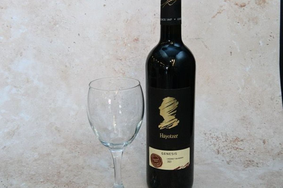 BOTTLE RED.