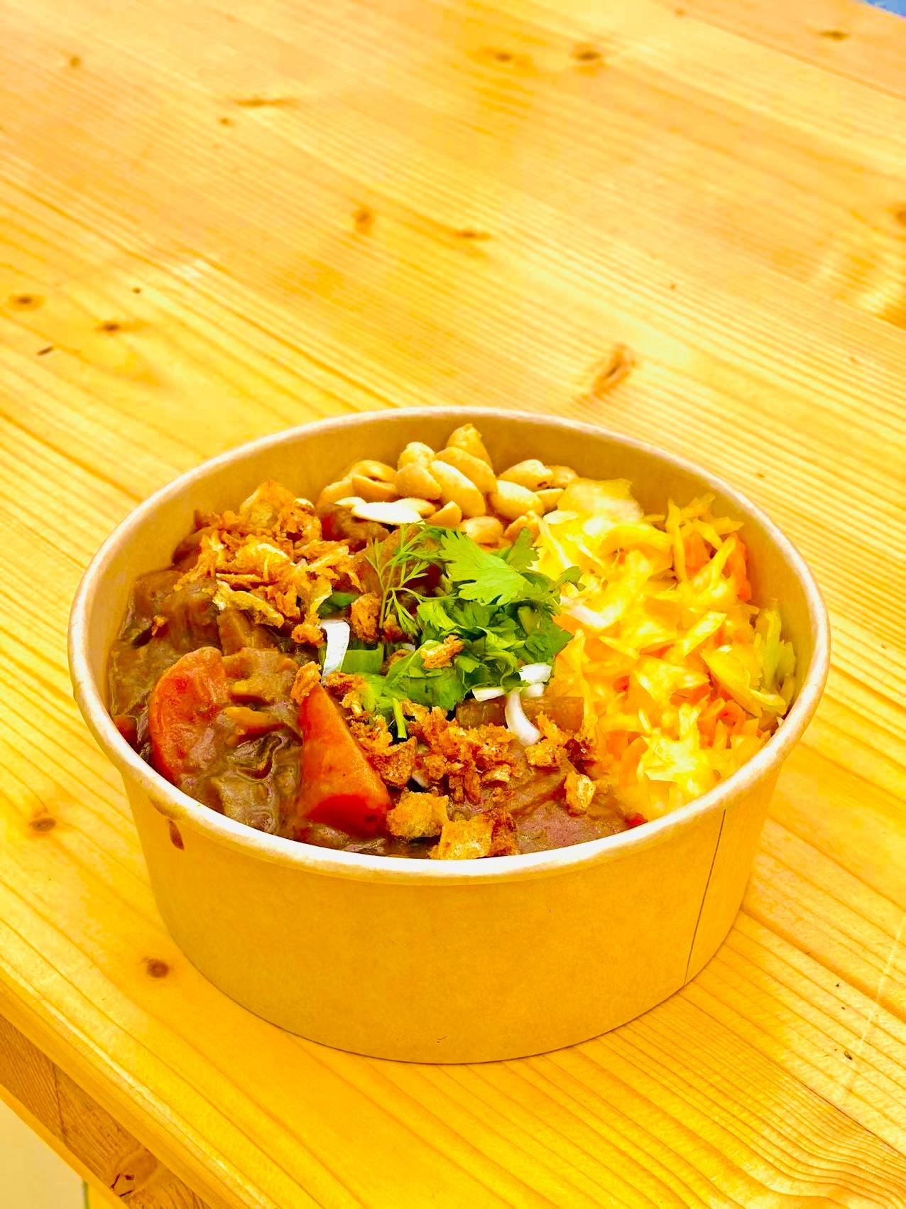 Rice Bowl with Curry Beef 咖喱牛肉饭