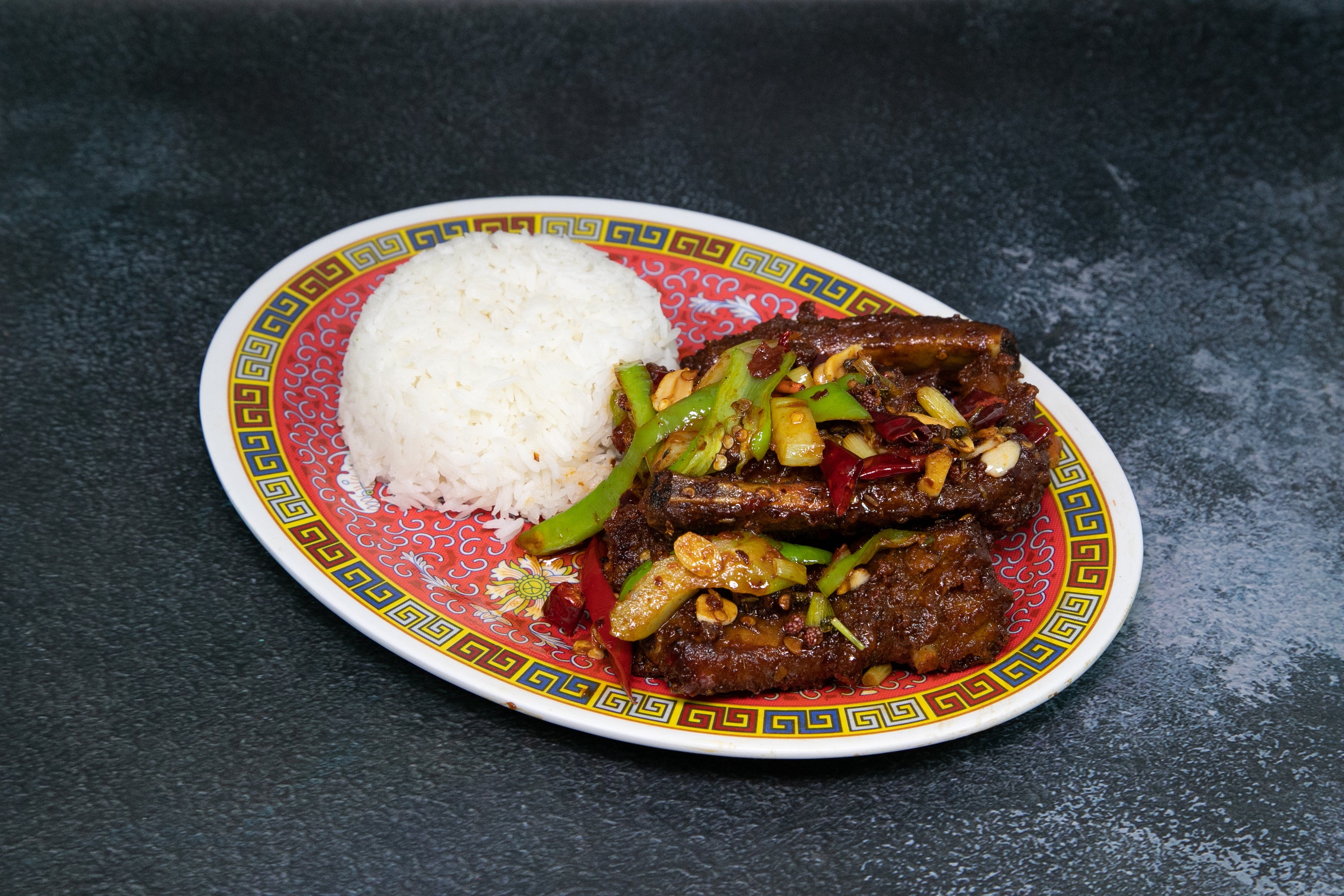 Ribs with Garlic & Dried Chilli 川椒骨配白饭