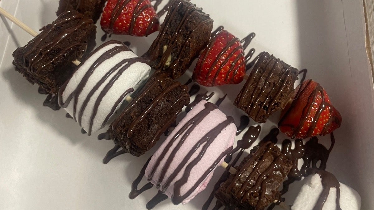 2 X Delicious Skewers with Brownies and Strawberry’s Drizzled with Chocolate!