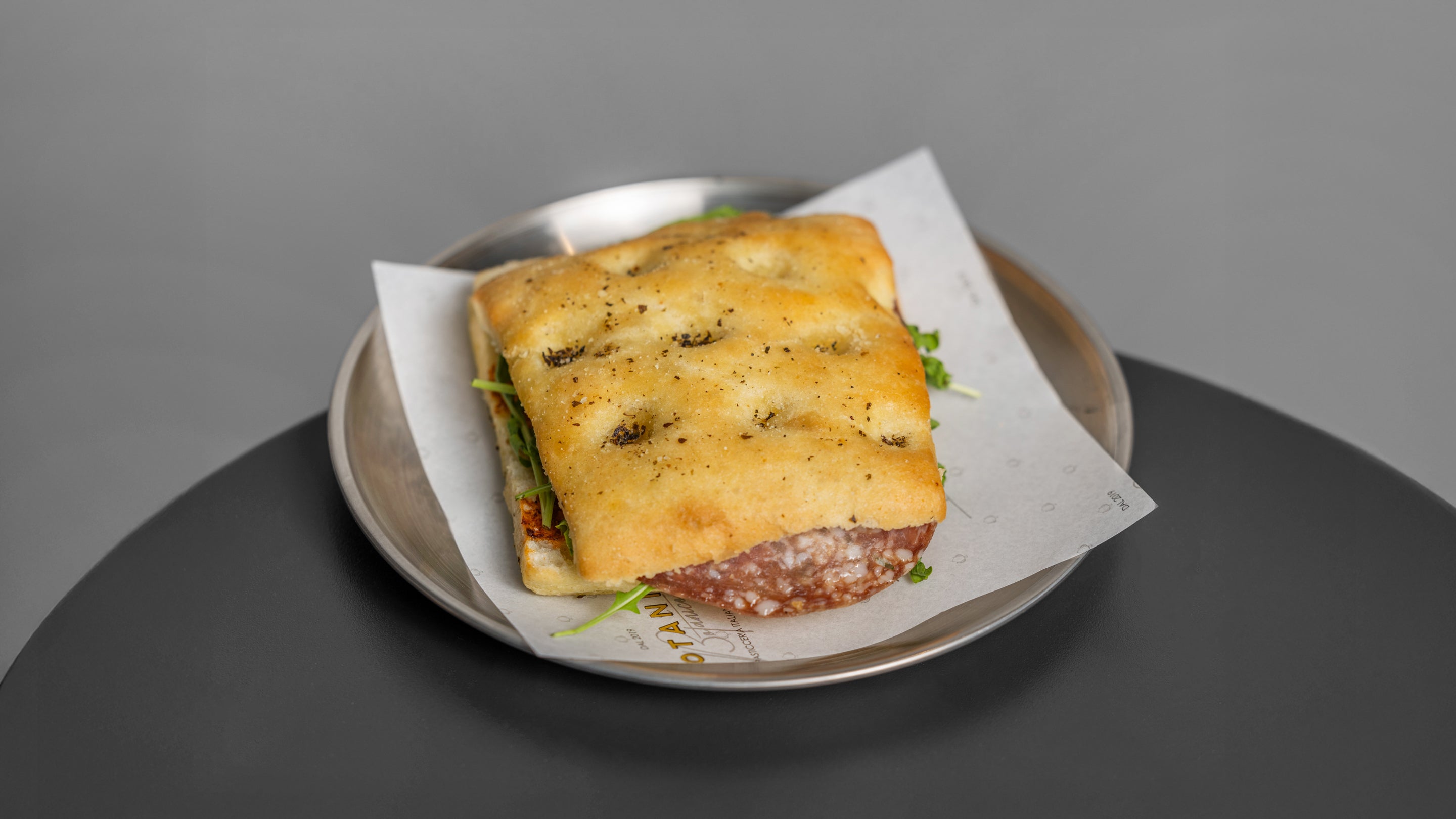 Focaccia con Salame milano
