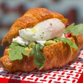 Avcoado Corwason With Egg 