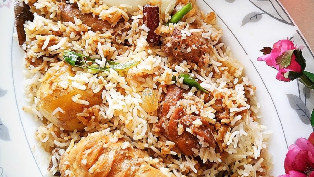 10. Puran Dhakaiya Morog Pilau Rice Bowl (Biriyani):