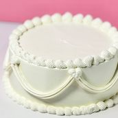 White vintage cake 