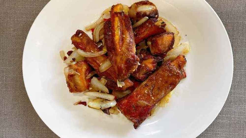 Spicy Spare Ribs with Peppercorn Salt��