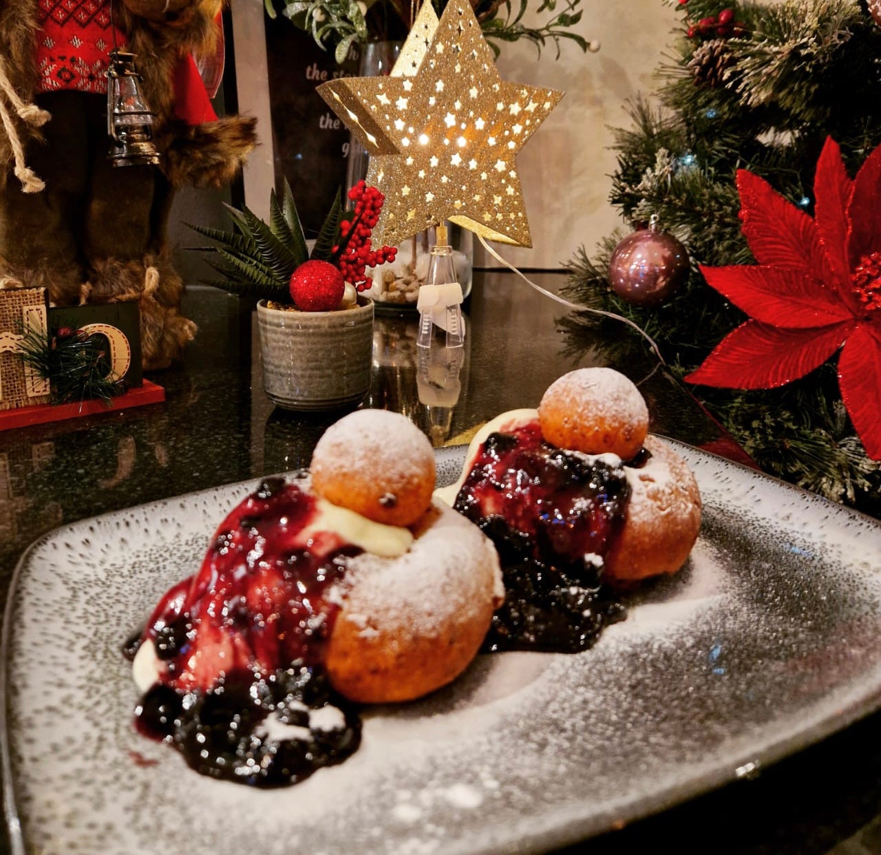Romanian Fried Cheese Doughnuts – Papanasi