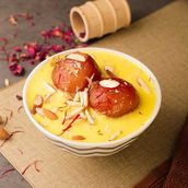 Gulab Jamun with Zafrani Phirni