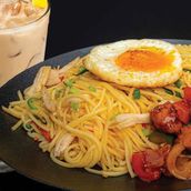 Chicken Fried Rice/Noodles Combo With Bubble Tea